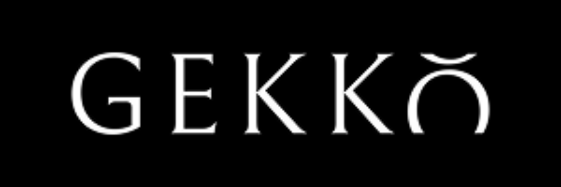 Gekko Logo, black background and white letters